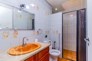 Image 32 - 729895