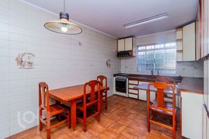 Image 12 - 729895