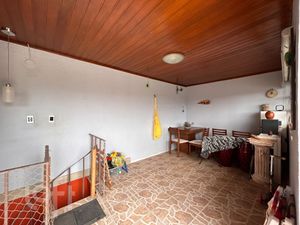 Image 22 - 729906