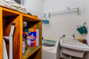 Image 17 - 729932