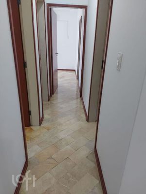 Image 4 - 729947