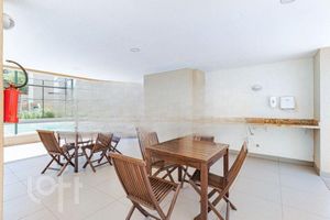Image 12 - 729949