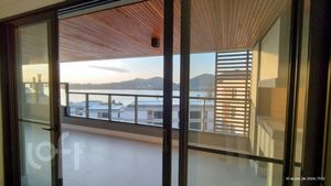 Image 12 - 731525