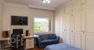 Image 19 - 732702
