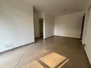 Image 10 - 733011