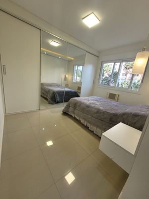 Image 19 - 733523