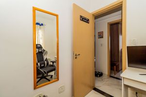 Image 19 - 735253