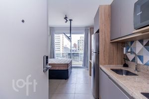 Image 11 - 735651