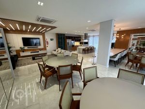 Image 15 - 735712