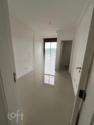 Image 19 - 735779