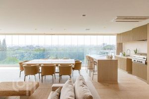 Image 4 - 735951