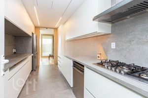 Image 21 - 735951