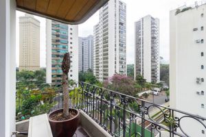 Image 37 - 736740