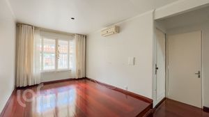 Image 19 - 736945
