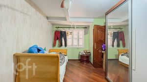 Image 32 - 736945