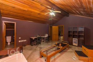Image 30 - 737058