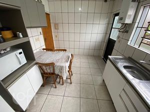 Image 32 - 737089