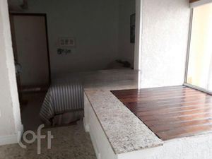 Image 8 - 737098