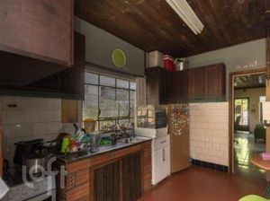 Image 4 - 737104
