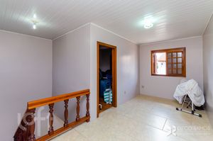Image 44 - 737112