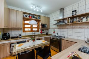 Image 35 - 737112