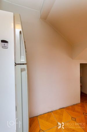 Image 38 - 737112