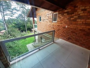 Image 6 - 737114