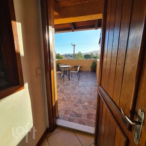 Image 10 - 737117