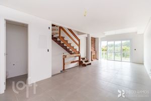 Image 3 - 737127