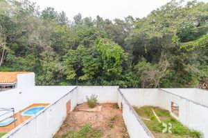 Image 31 - 737127