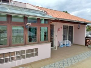 Image 8 - 737201
