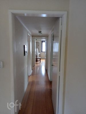 Image 30 - 737201