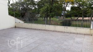 Image 20 - 737235