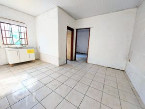 Image 17 - 737251