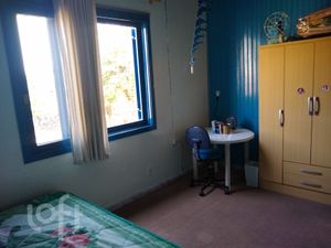 Image 10 - 737261