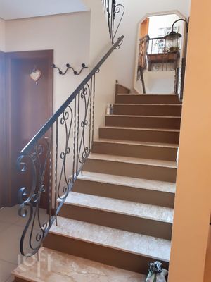 Image 8 - 737298