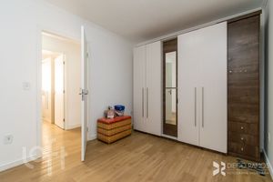 Image 7 - 737319
