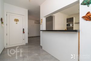 Image 4 - 737319