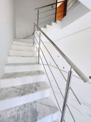 Image 9 - 737325