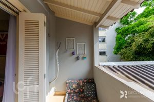 Image 32 - 737326