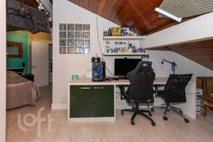 Image 39 - 737338