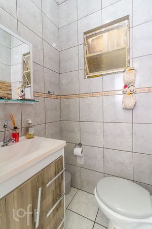Image 30 - 737352