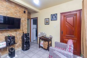 Image 32 - 737352