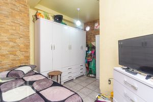 Image 29 - 737352