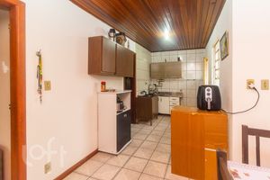 Image 24 - 737352