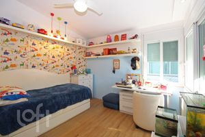 Image 15 - 737354