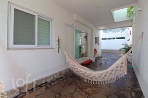 Image 9 - 737354