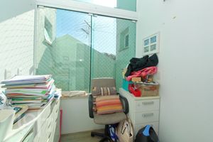 Image 18 - 737354