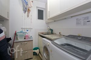 Image 41 - 737354