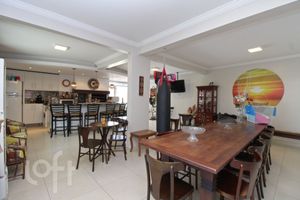 Image 38 - 737369